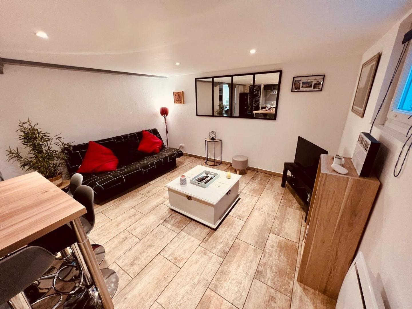 Le Camille Charming With Garden 5 Min Chu Apartman Poitiers Kültér fotó